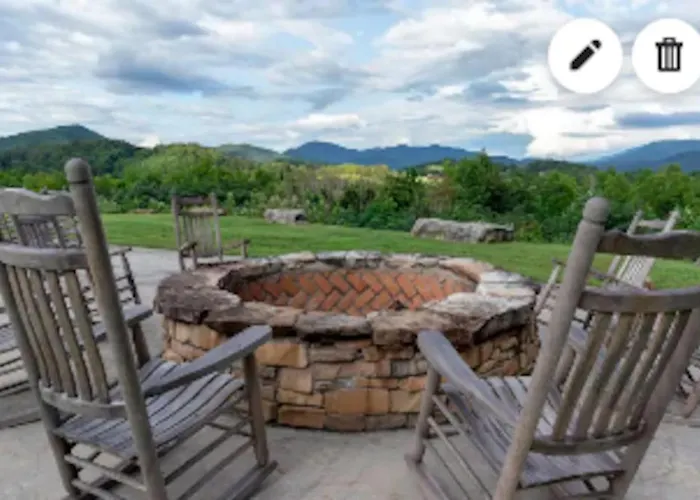 Gorgeous Cades Cove Condo With Community Pool
