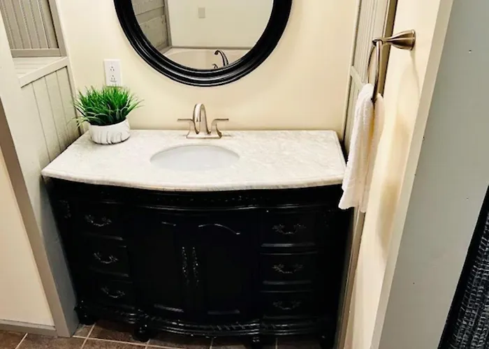 Pet-Friendly Townsend Mtn Cabin W Hot Tub, Daybed Patio
