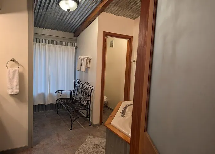 Pet-Friendly Townsend Mtn Cabin W Hot Tub, Daybed Patio